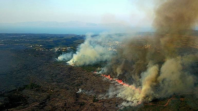 Καλύτερη η εικόνα στα Κύθηρα – Αποχώρισαν τα εναέρια μέσα